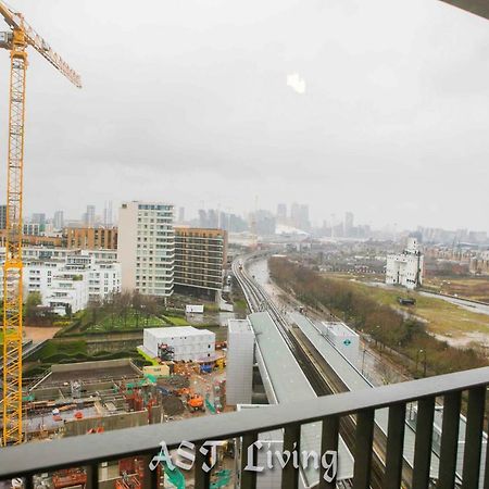 Pontoon Dock Key Workers Apartment London Exteriör bild